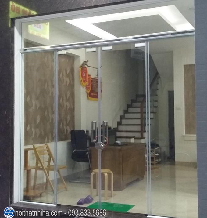 Cửa lùa kính cường lực ray treo