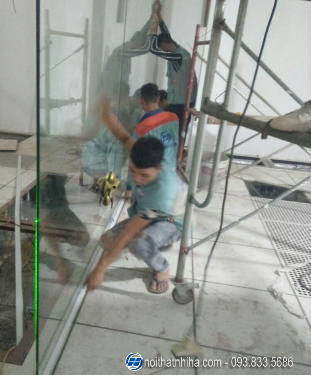 Cửa lùa kính cường lực ray treo