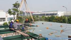 Thi công lắp kính an toàn cho mái