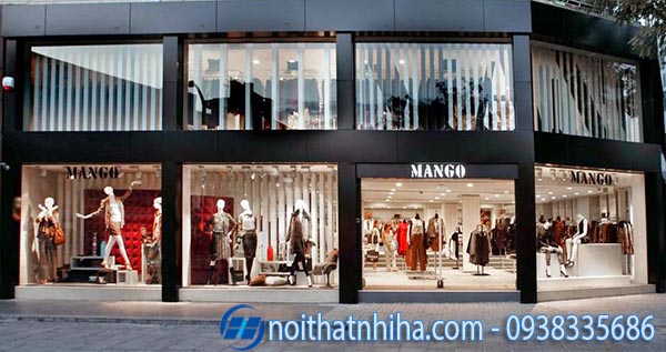 Cửa kính shop thời trang có khung 4