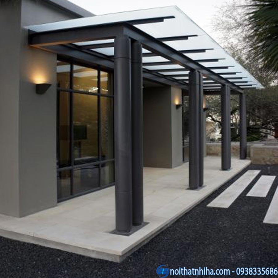 Mái kính được ứng dụng lắp đặt cho hiên nhà