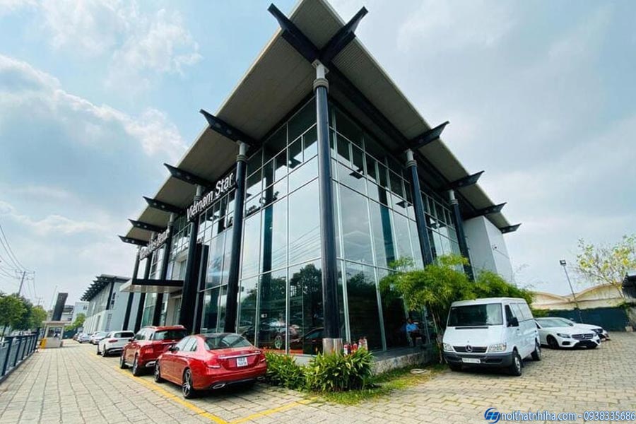 Vách mặt dựng nhôm Maxpro cao cấp, giải pháp đỉnh cao 2025 7 Dự án thi công vách mặt dựng Maxpro cho showroom ô tô tại Hà Nội